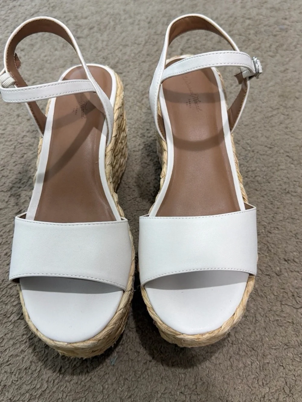 Size 8 Universal Thread White Platform Wedge Sandals 4.25 in